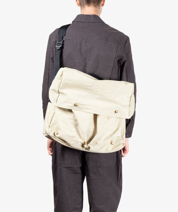 MAN-TLE - R17 GEAR-2 NYLON MESSENGER