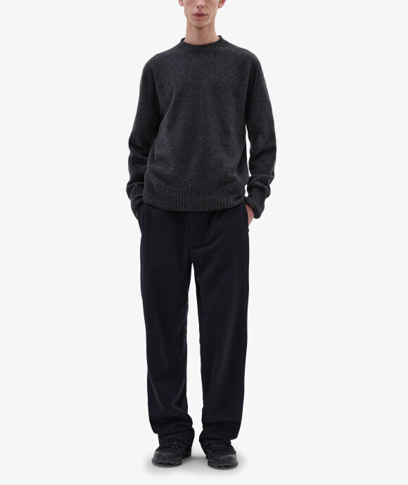 Margaret Howell - SEAMLESS CREW NECK MERINO CASHMERE